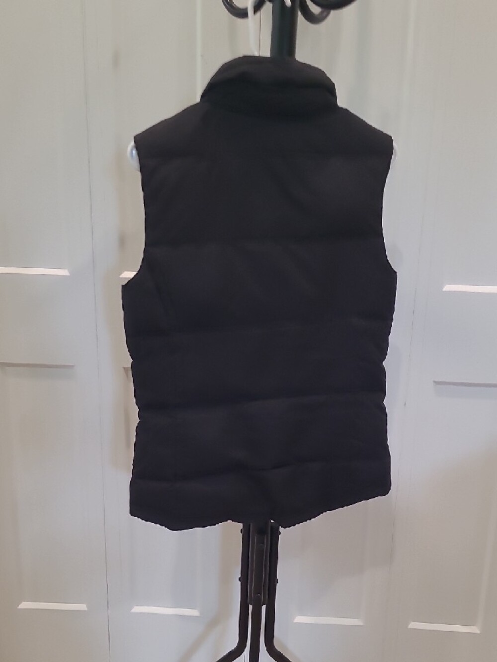 ROOTS Black Quilted Puffer Vest with Snap Front - Picture 4 of 4